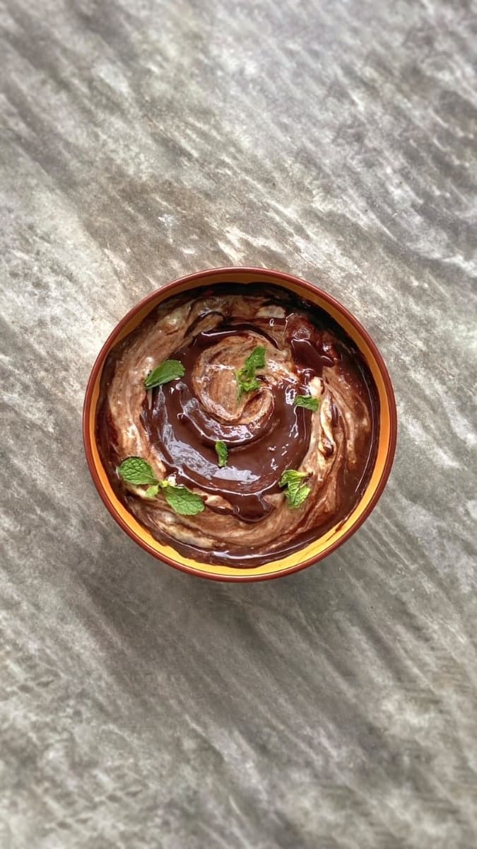 MINT ICE CREAM with chocolate sauce