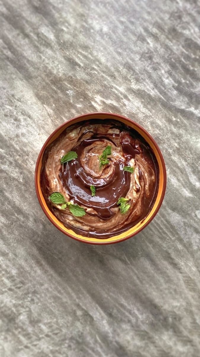 MINT ICE CREAM with chocolate sauce