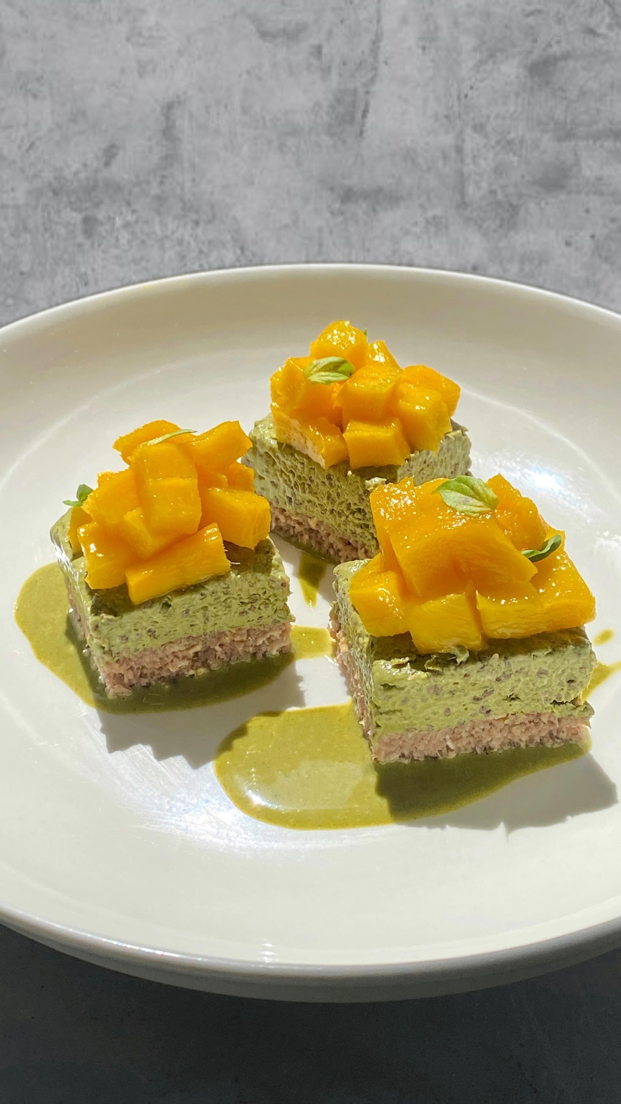 VEGAN MATCHA-CHIA SEED BITES (CHEESECAKE)