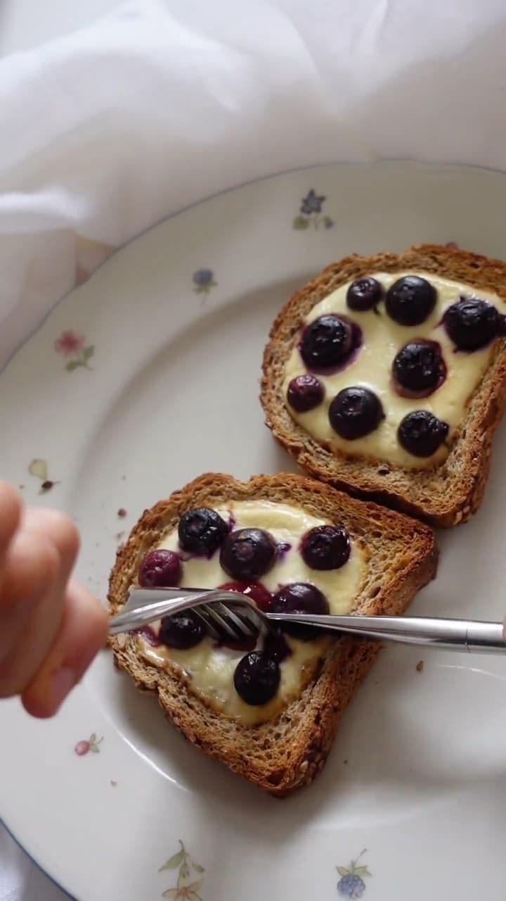 CHEESECAKE BREAKFAST TOAST