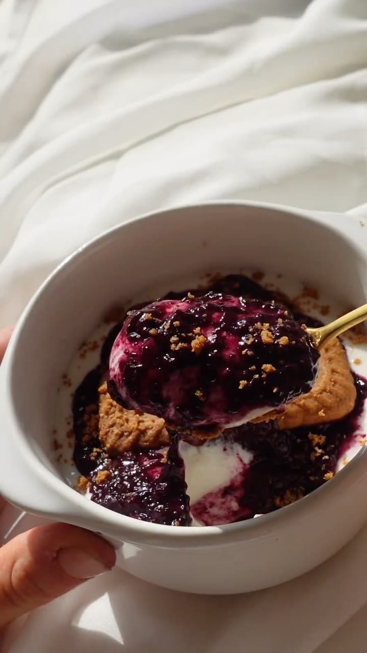 BLUEBERRY NO BAKE CHEESECAKE BOWL 