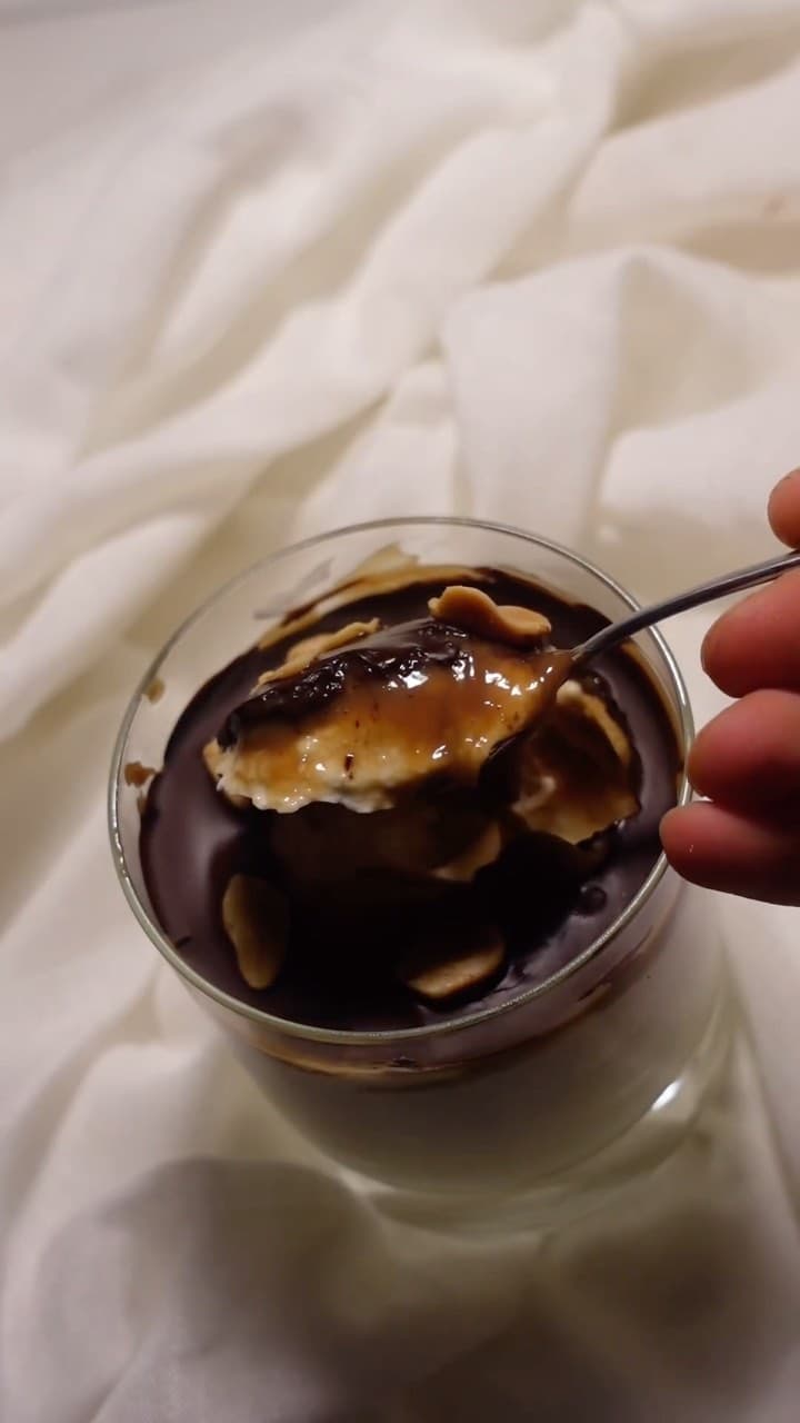 HEALTHY SNICKERS CHEESECAKE 