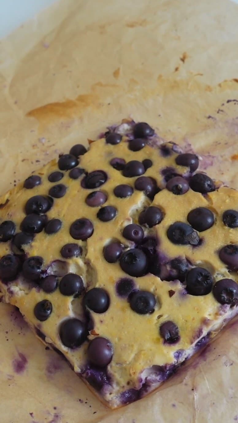 LOW CARB BLUEBERRY CHEESECAKE BARS 