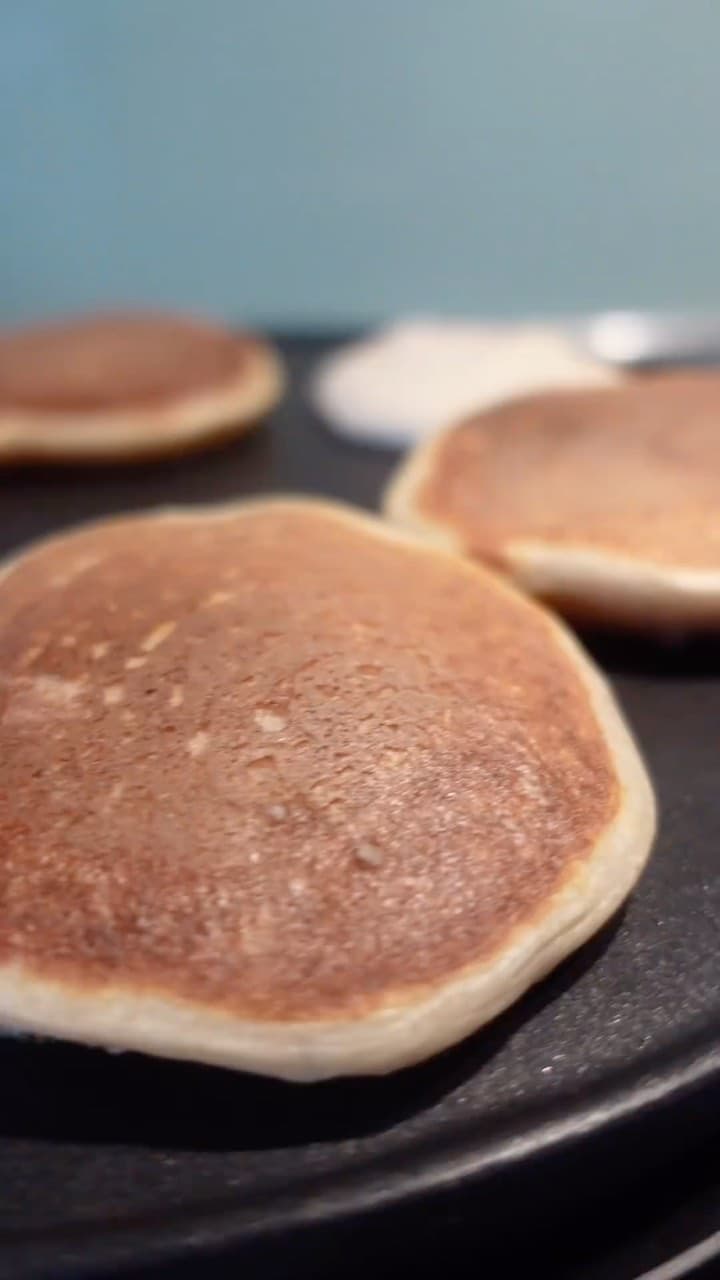 GREEK YOGURT PROTEIN PANCAKES 