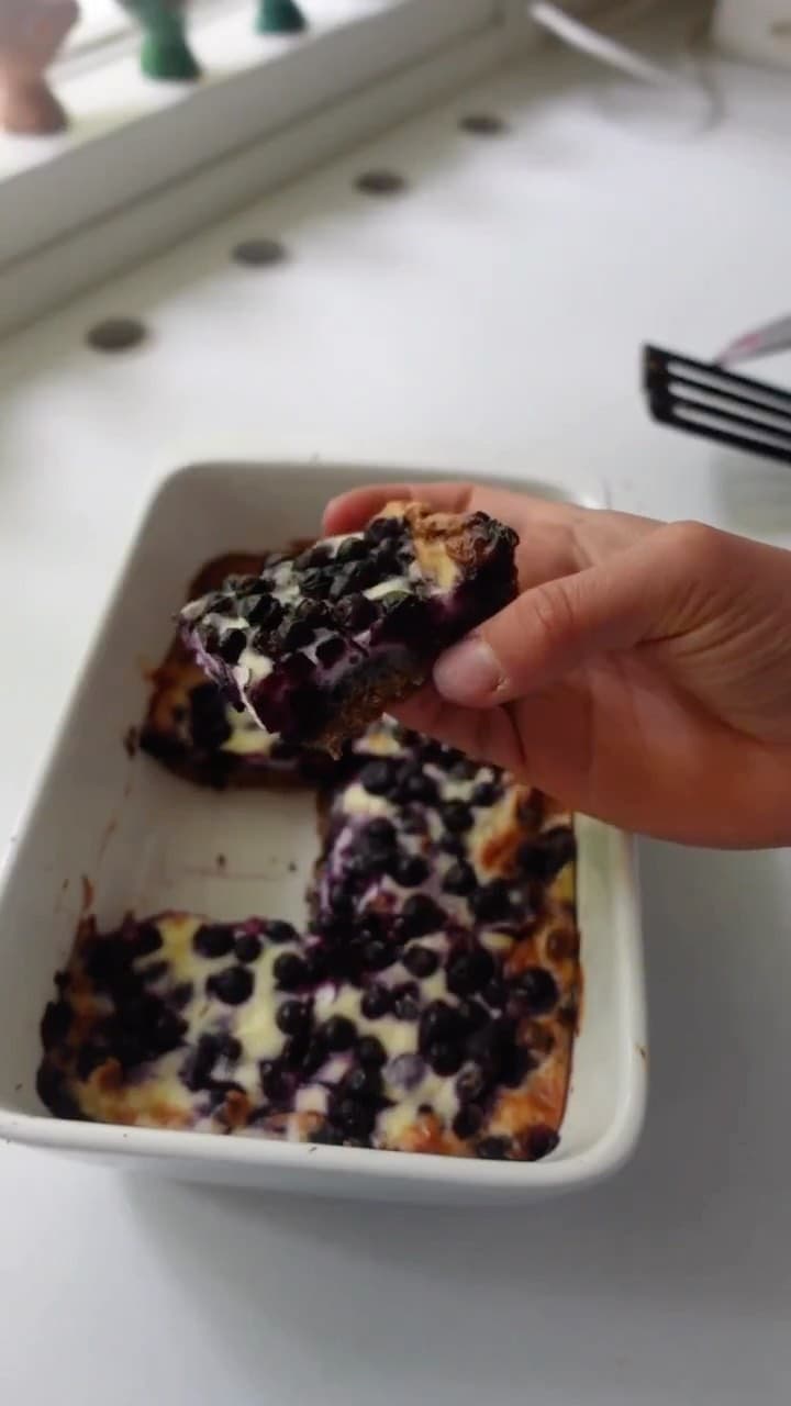 HEALTHY BLUEBERRY CHEESECAKE BARS