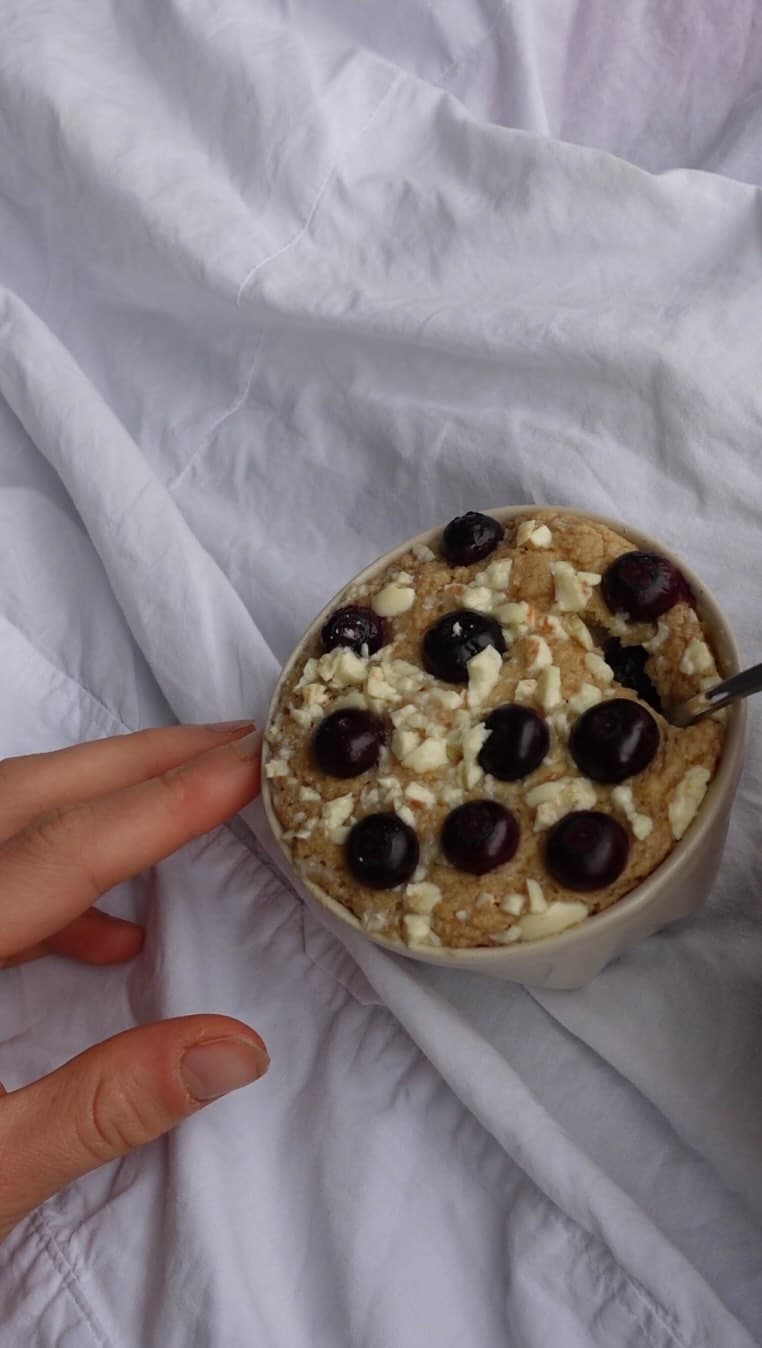 Blueberry white chocolate baked oats 