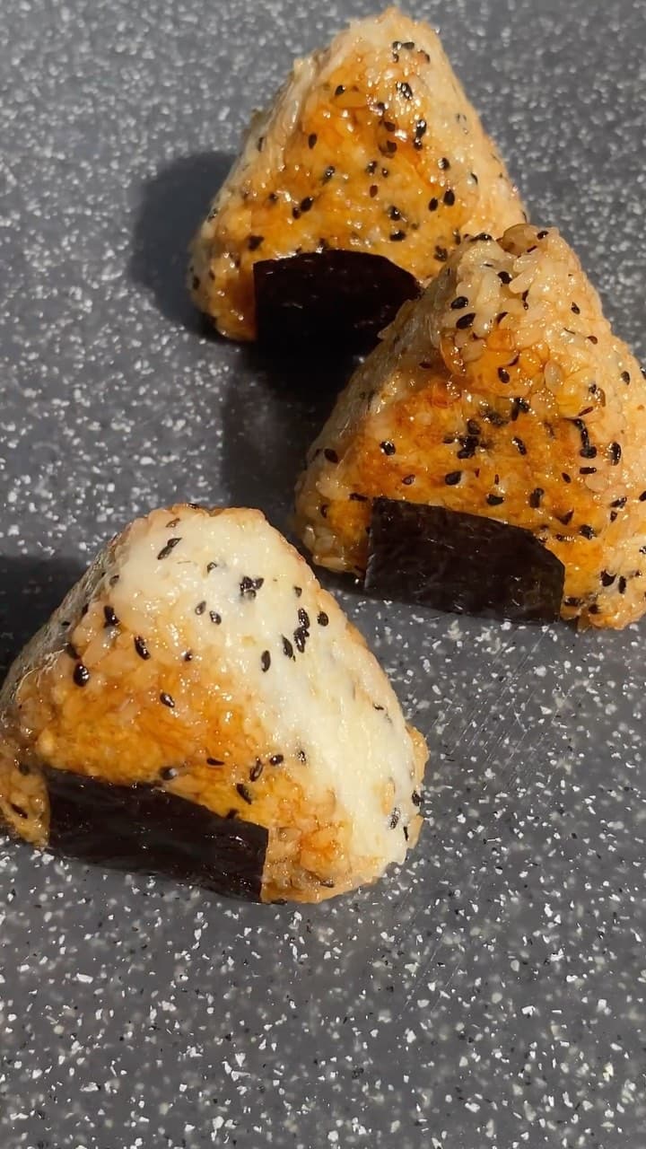 YAKI ONIGIRI (GRILLED RICE BALL) 