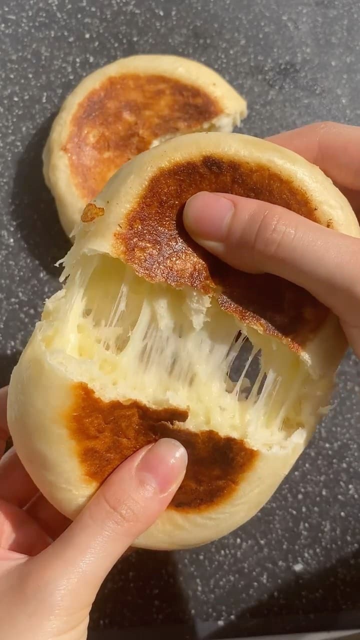 CHEESEEYY FOCACCIA