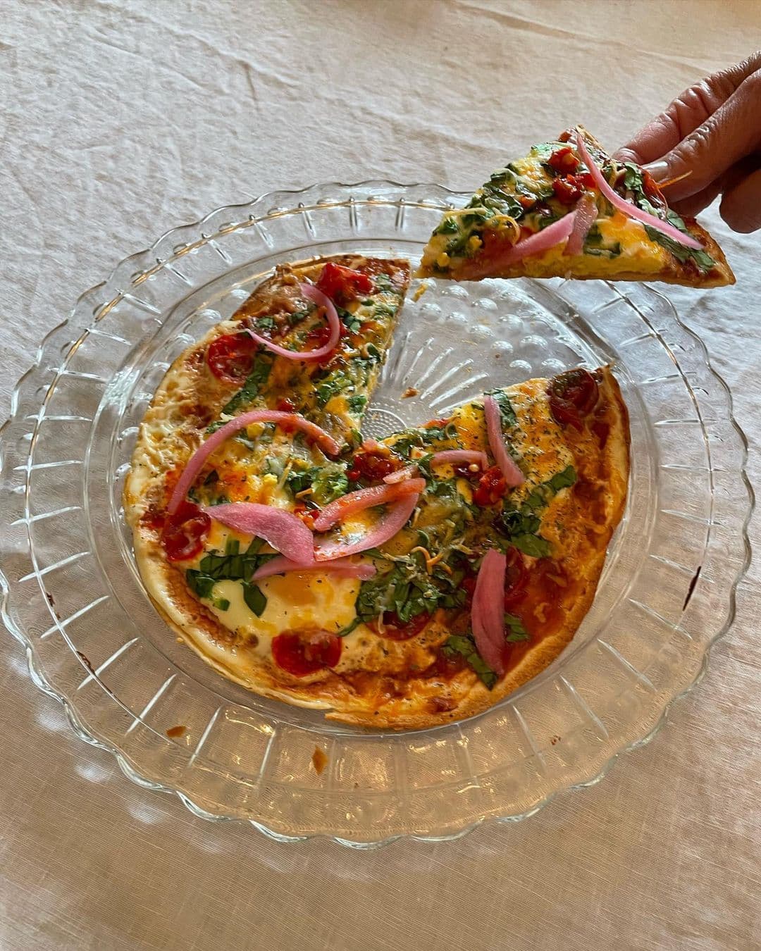 Tortilla breakfast pizza 