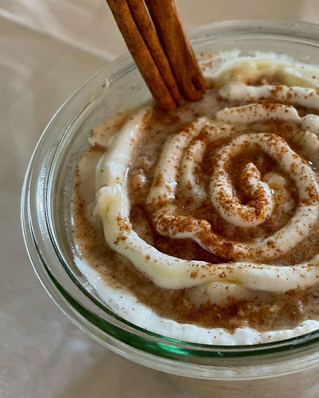 Cinnamon roll overnight oats