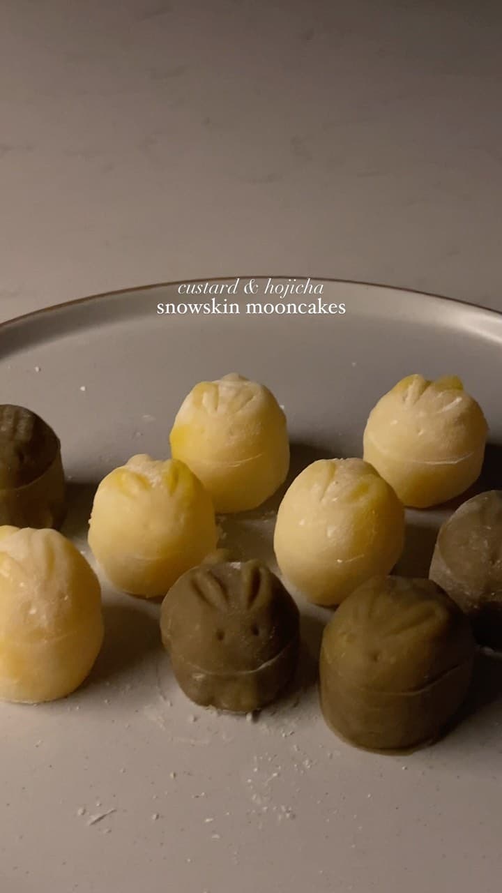 Custard & hojicha snowskin mooncakes!