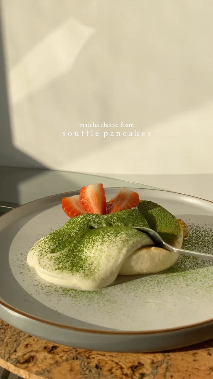 Matcha cheese foam soufflé pancakes!