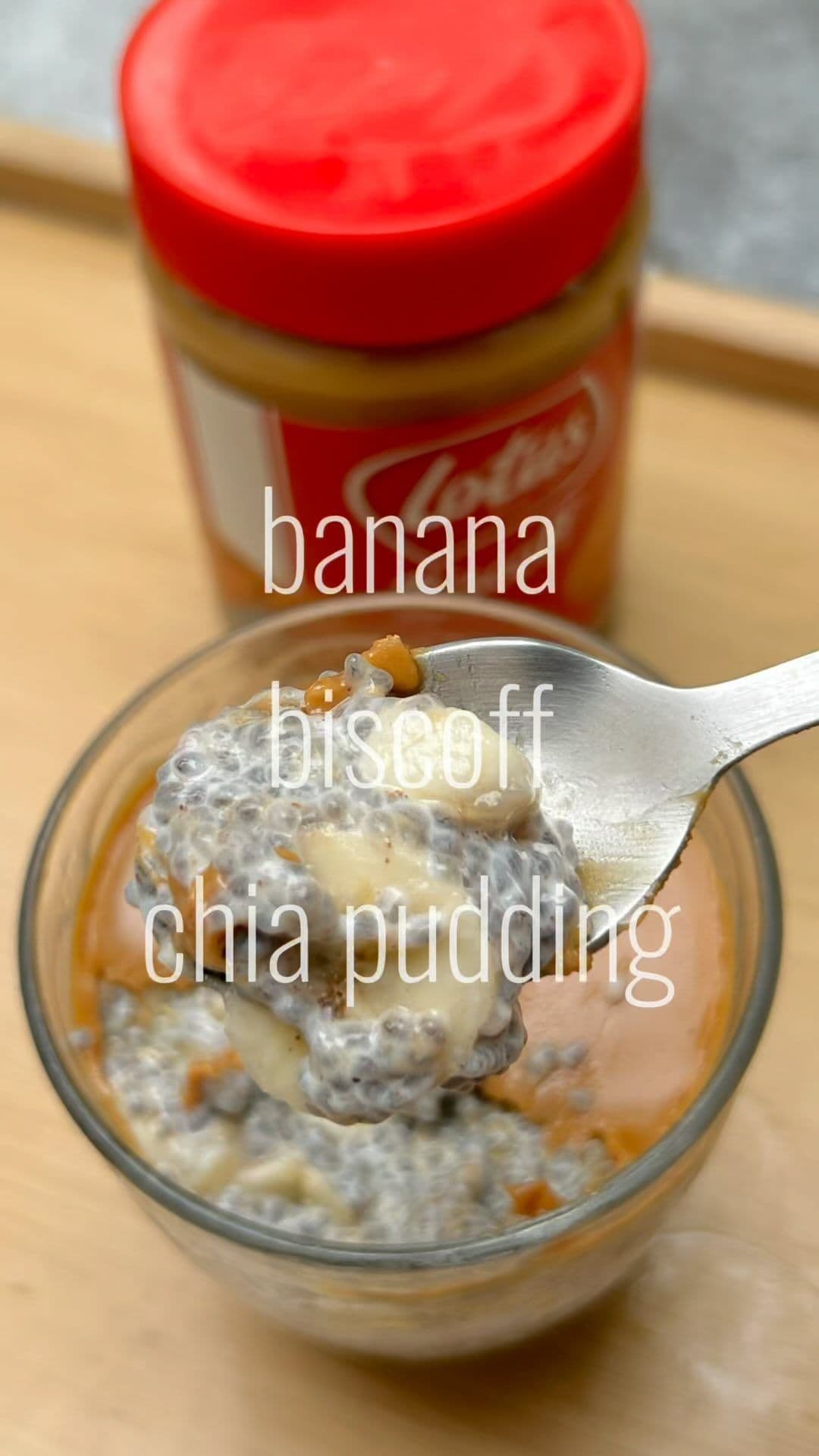 Banana Biscoff Chia Pudding 
