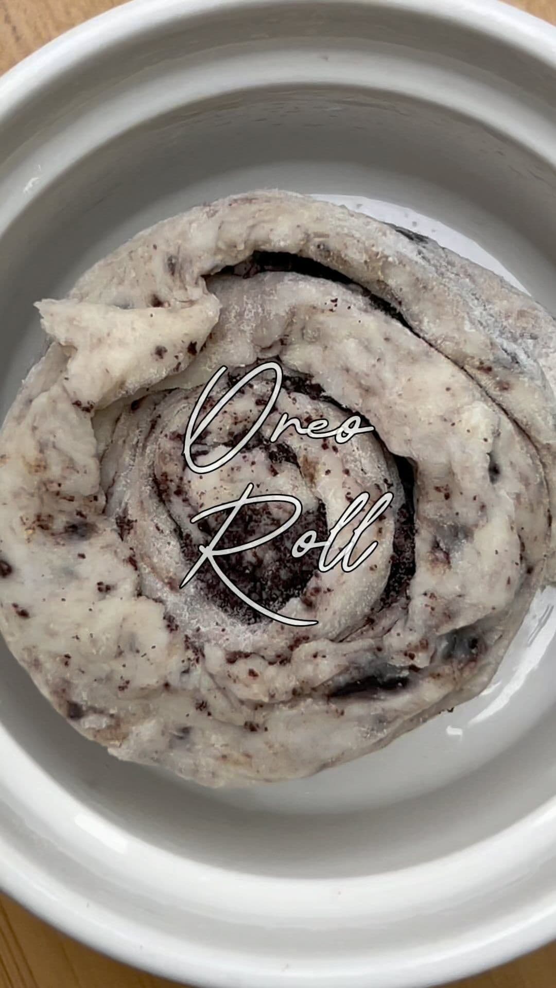 Oreo cinnamon roll 