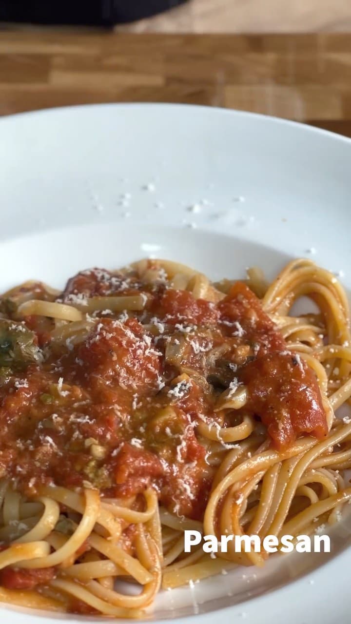 Smoked oysters & tomato pasta
