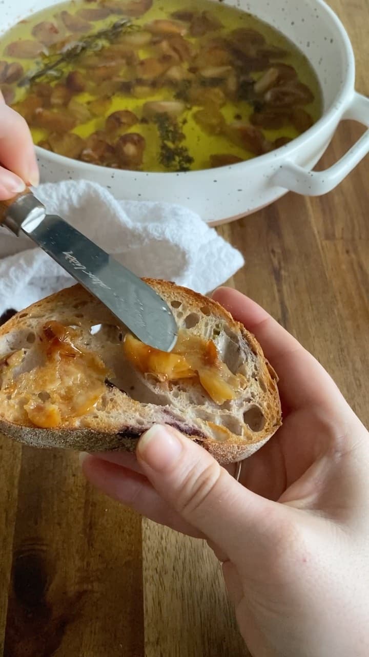 EASY ROASTED GARLIC CONFIT (+OIL)