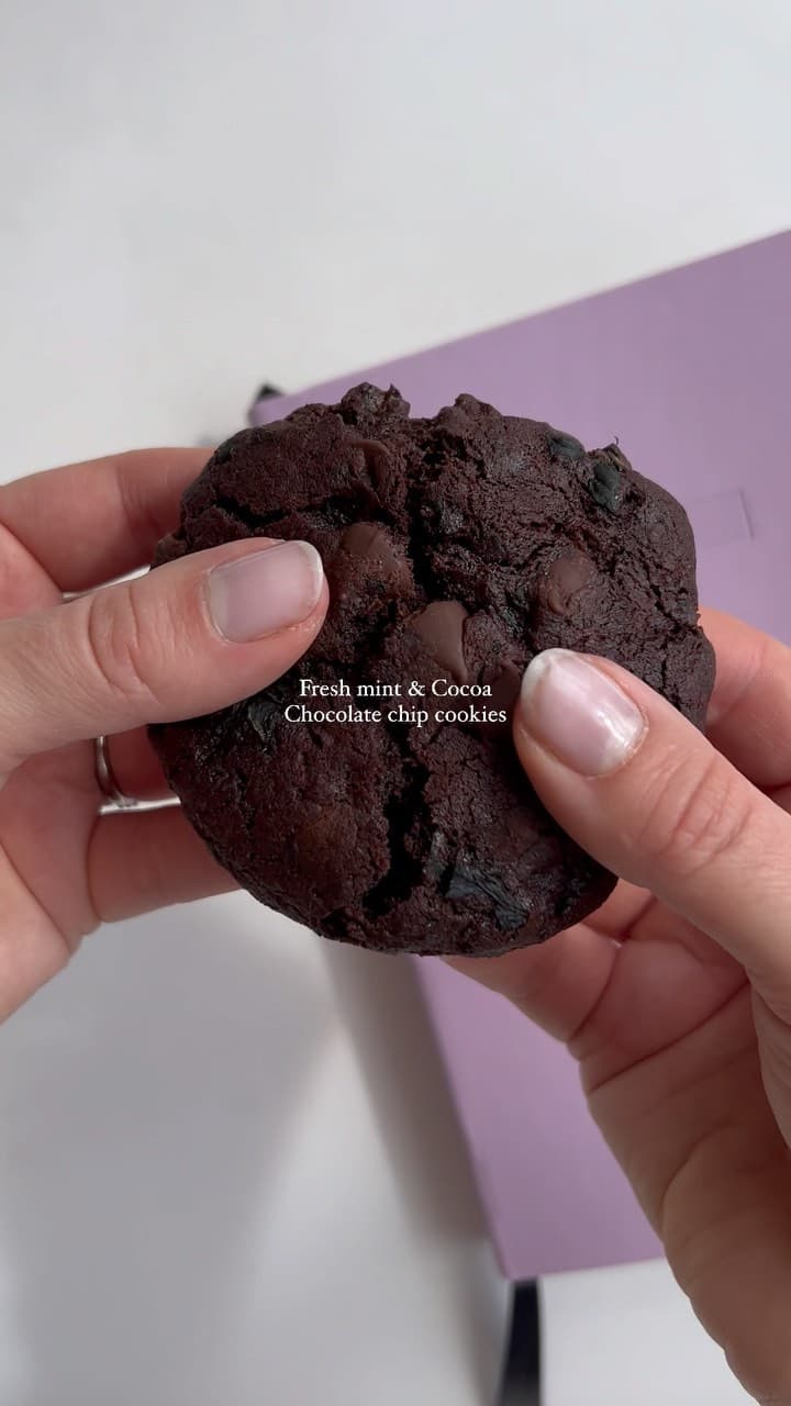 FRESH MINT AND COCOA CHOCOLATE CHIP COOKIES