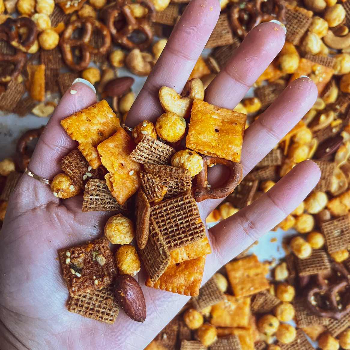 Honey buffalo snack mix