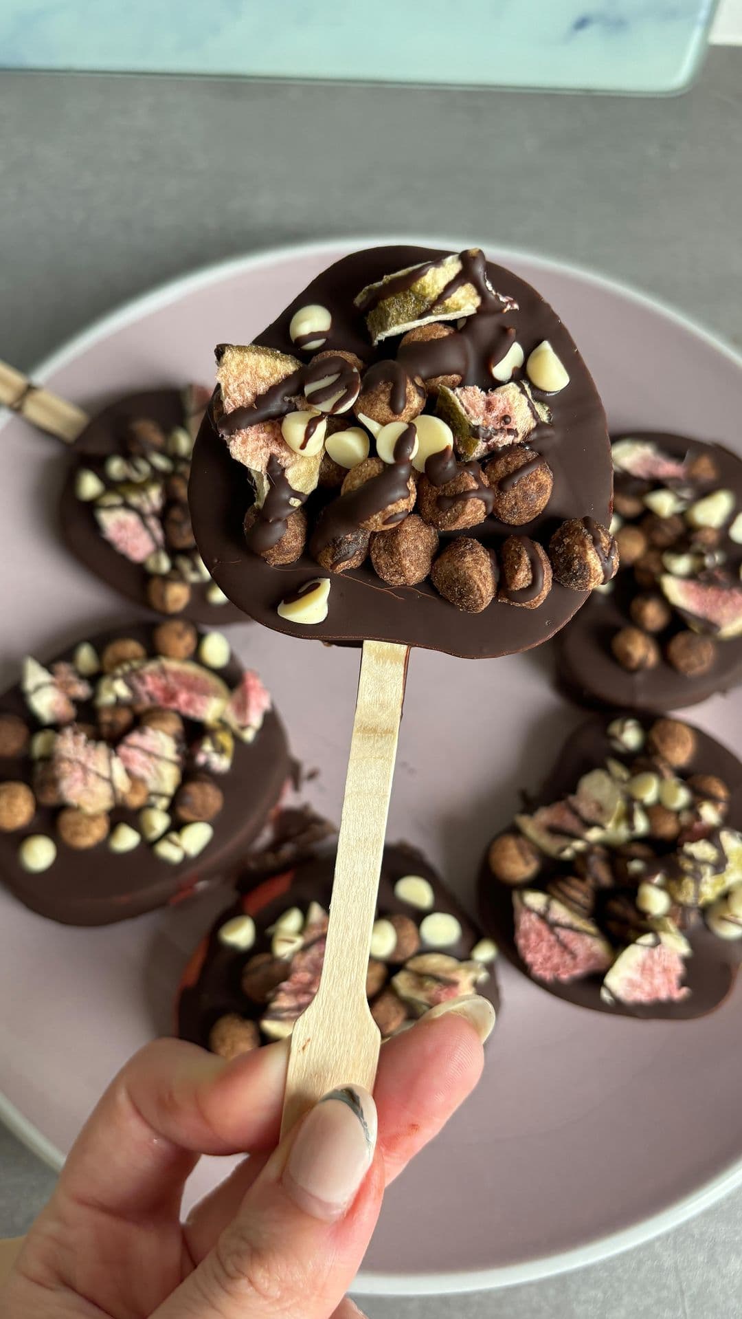 Apple pops with chocolate ✨🤩